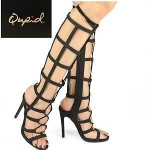 Qupid Black Gladiator Sandals Like New